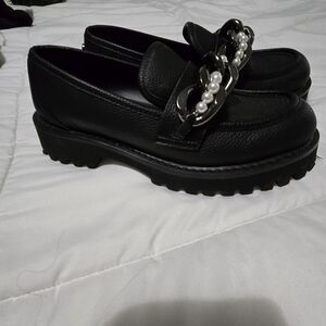 Chic Black Loafers with Pearl Chain Accent